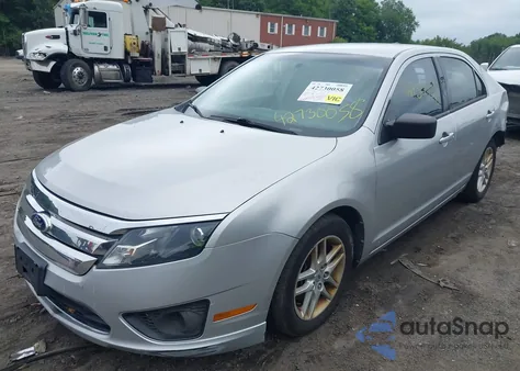 2010 Ford Fusion z USA, uszkodzony, nr VIN 3SAHP0GA7AR411464